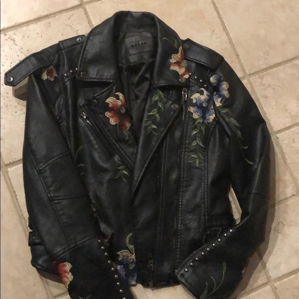 Ladies Black like flowered embossed jacket